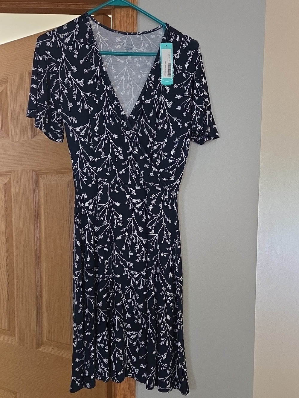 41 Hawthorn Navy and White Floral Surplice Dress